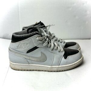 Nike Air Jordan 1 Retro Men's‎ Size 10 US 554724-032 Wolf Gray Athletic Shoes